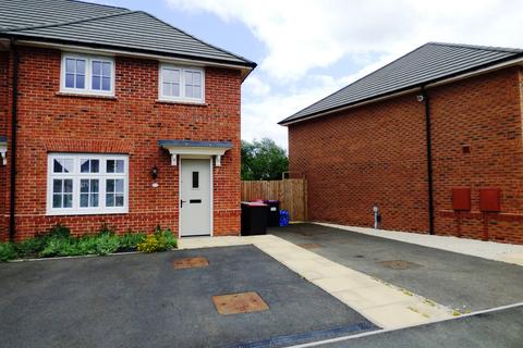 3 bedroom end of terrace house to rent, George Wynn Way, Telford TF2