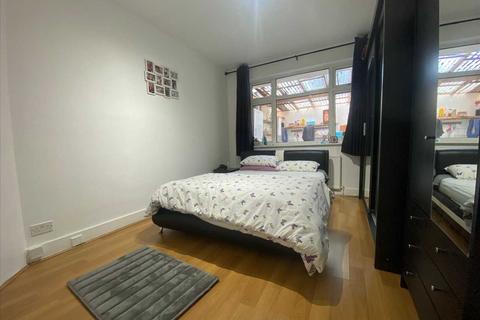 1 bedroom apartment to rent, Buck Lane, Kingsbury, London, NW9