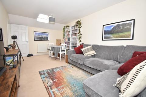 47 Admiral Way, Exeter, EX2 7GA