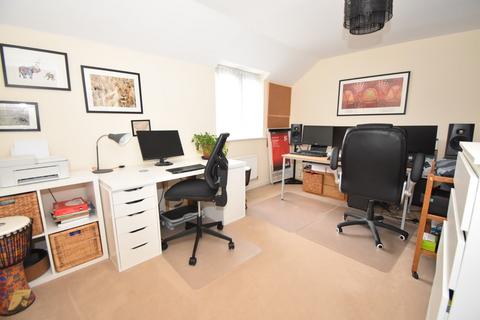 47 Admiral Way, Exeter, EX2 7GA