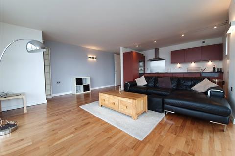2 bedroom flat to rent, Longfield Centre, Prestwich M25