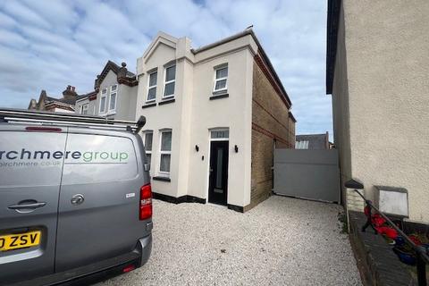 3 bedroom detached house to rent, Parkwood Road, Bournemouth, BH5