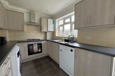 4 bedroom detached house to rent, Turner Road, Edgware HA8