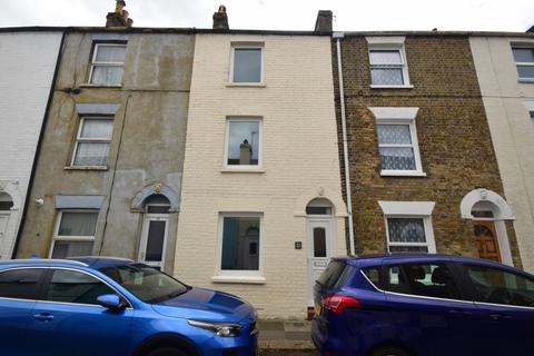 3 bedroom terraced house to rent, Tower Hill Dover CT17