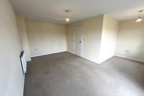 3 bedroom townhouse to rent, Low Whin Close, Keighley, BD22