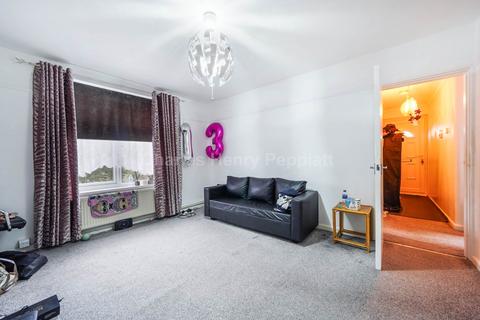 1 bedroom apartment to rent, Clementhorpe Road, Becontree, RM9