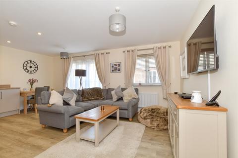 2 bedroom flat for sale, Pondtail Walk, Faygate, Horsham, West Sussex