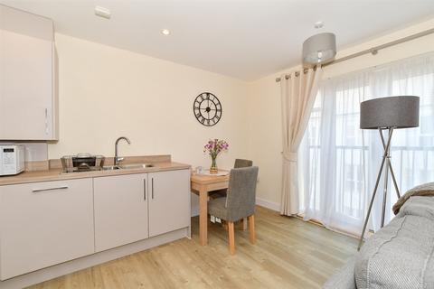 2 bedroom flat for sale, Pondtail Walk, Faygate, Horsham, West Sussex