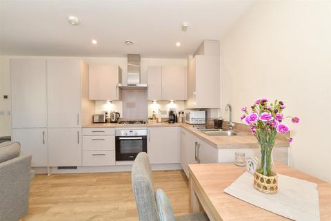 2 bedroom flat for sale, Pondtail Walk, Faygate, Horsham, West Sussex