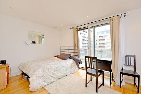 Studio to rent, Indescon Square, Canary Wharf, London, E14