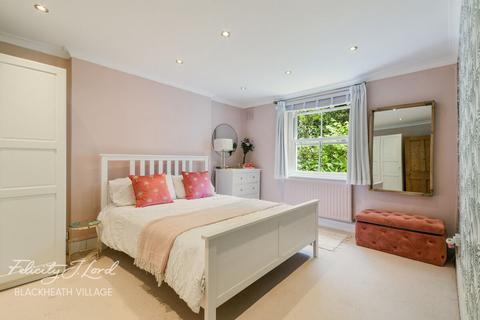 2 bedroom apartment for sale, Leyland Road, London