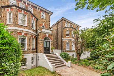 2 bedroom apartment for sale, Leyland Road, London