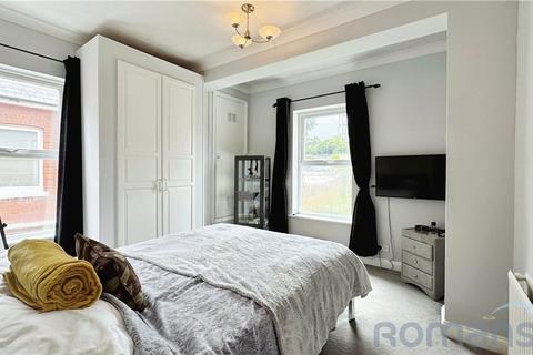 2 bedroom maisonette for sale, Cargate Avenue, Aldershot, Hampshire