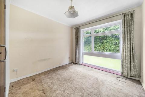 3 bedroom flat for sale, Shaw Close, Chertsey KT16