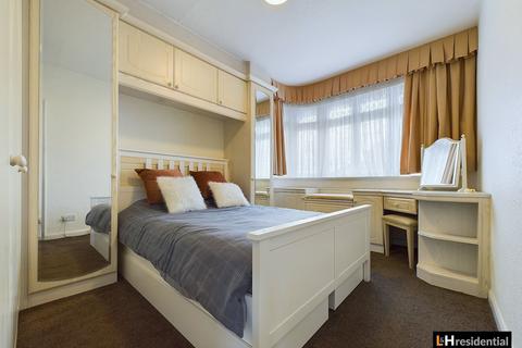 2 bedroom semi-detached bungalow to rent, Hamilton Close, Barnet EN4