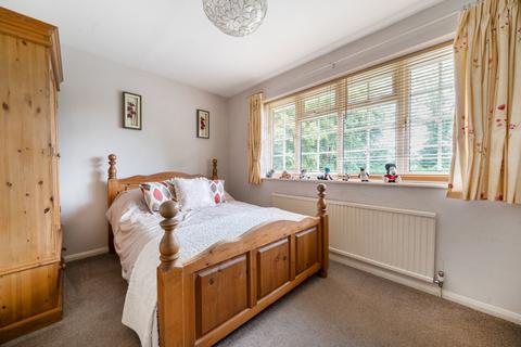 3 bedroom detached house for sale, Elmgrove Close, Woking, Surrey, GU21