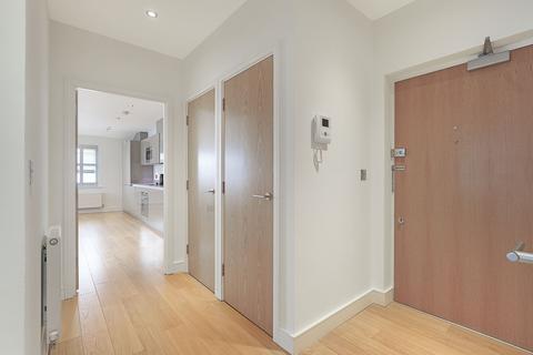 2 bedroom flat to rent, Queens Road, Buckhurst Hill, IG9