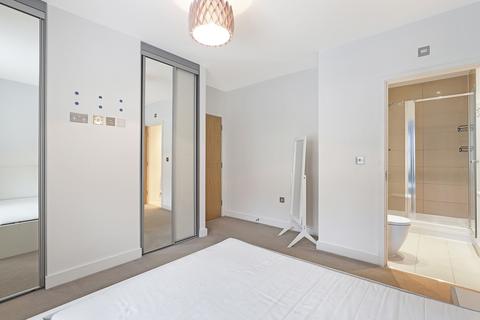 2 bedroom flat to rent, Queens Road, Buckhurst Hill, IG9