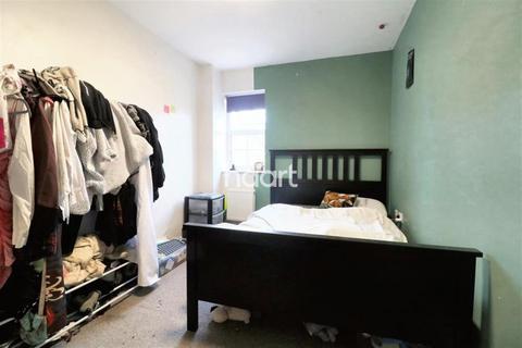 2 bedroom flat to rent, Staldon Court, Wichelstowe