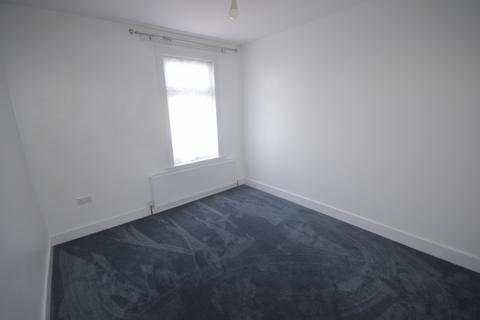 3 bedroom terraced house to rent, Ilford, IG2