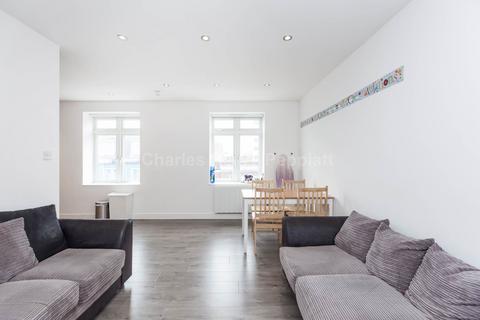 3 bedroom apartment to rent, Islip Street, Kentish Town, NW5