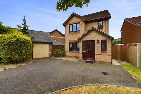 3 bedroom detached house for sale, Redgrave Drive, Crawley RH10