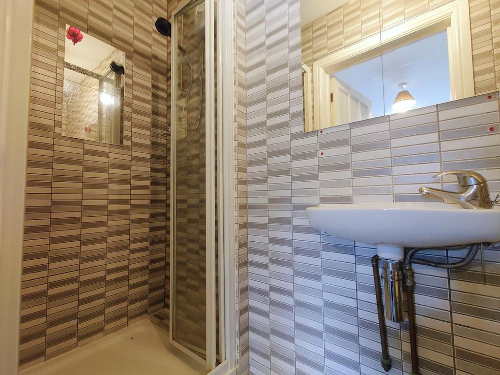 Showeroom (2)