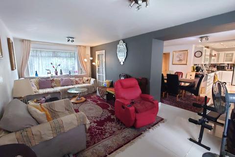 undefined, Larch Crescent, Hayes, Greater London, UB4