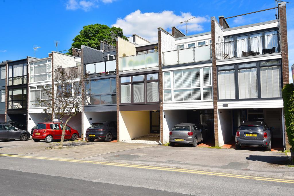 Harcourt Drive, Harrogate 3 bed terraced house for sale £450,000