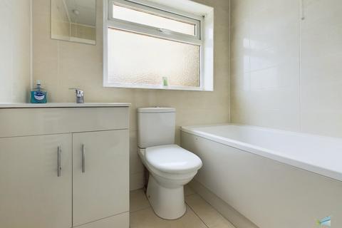 3 bedroom semi-detached house to rent, Melville Rd, Wirral CH63