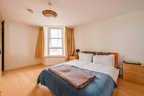 2 bedroom flat to rent, Pierhead Locke, Isle Of Dogs, London, E14