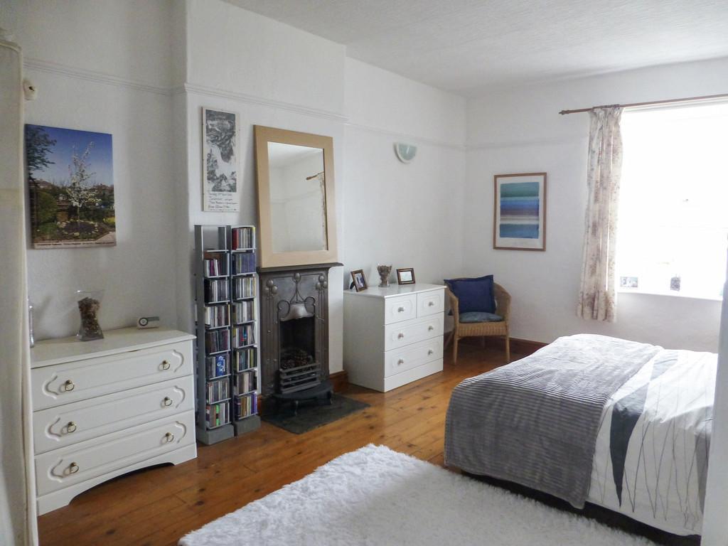 11-Bedroom2