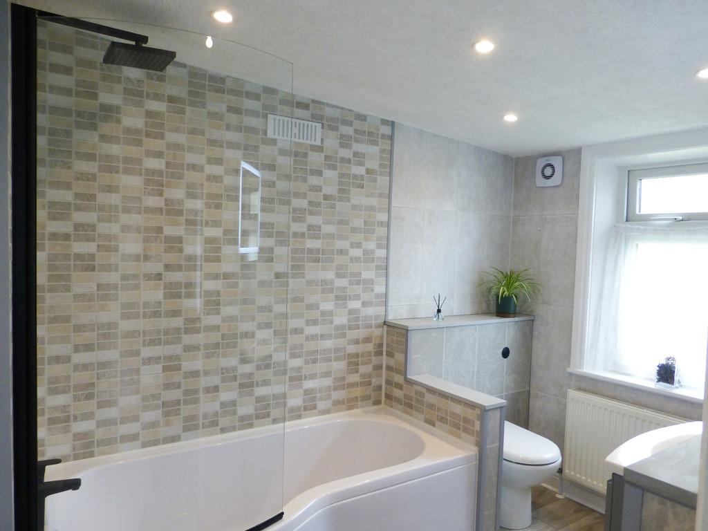 13-Bathroom