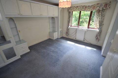 7 Oaklands, Shipley, BD18 4AY
