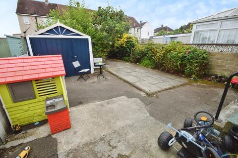 11 Glenfield, Shipley, BD18 1ER