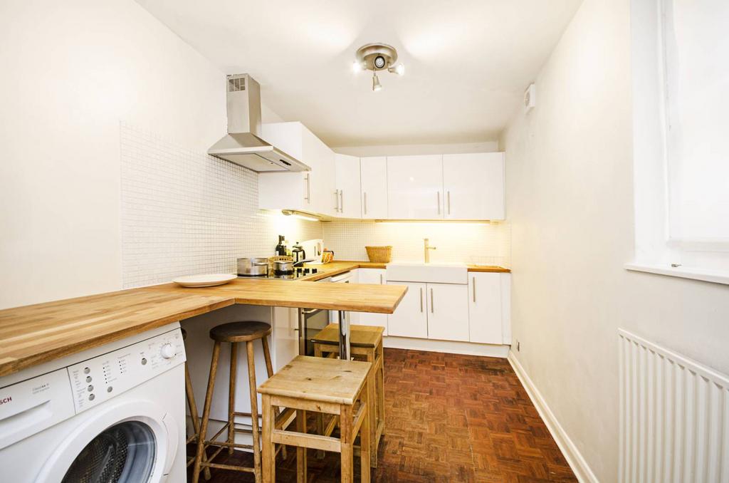 Victoria Park Road, Victoria Park... 2 bed flat to rent £2,400 pcm (£