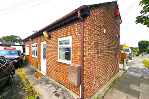 1 bedroom bungalow to rent, London Road, Leigh on Sea, Leigh on Sea, Essex.