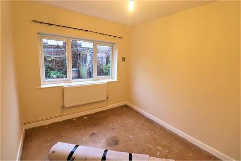 2 bedroom detached bungalow to rent, Victoria Avenue, Southend on sea, Leigh on sea,