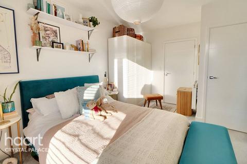 1 bedroom flat for sale, Appleyard, London