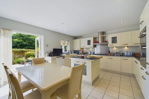 4 bedroom townhouse for sale, Hewells Court, Horsham