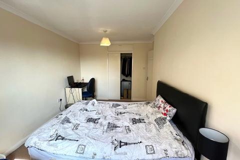 3 bedroom flat to rent, Milverton House, Southsea