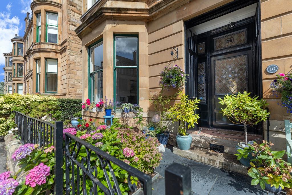 Glencairn Drive, Pollokshields, Glasgow 3 bed apartment for sale £435,000