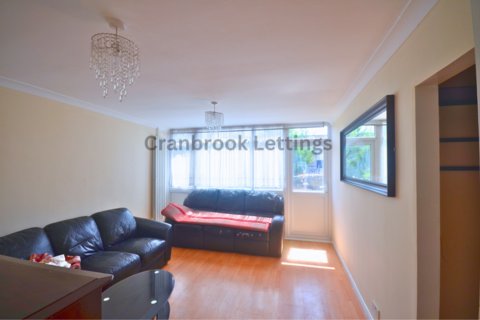 3 bedroom terraced house to rent, Ilford, IG6