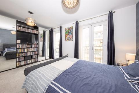4 bedroom house to rent, Coxwell Boulevard, London