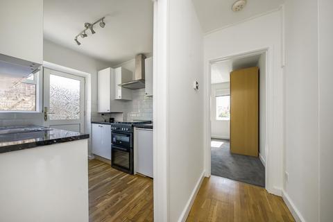 2 bedroom ground floor maisonette to rent, Pond Close, Amersham HP7