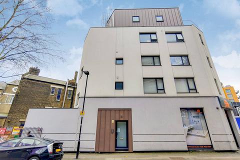 Studio to rent, Barking Road, Canning Town, London, E16