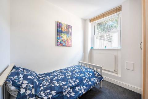 2 bedroom flat to rent, Goldhawk Road, Shepherd's Bush, London, W12