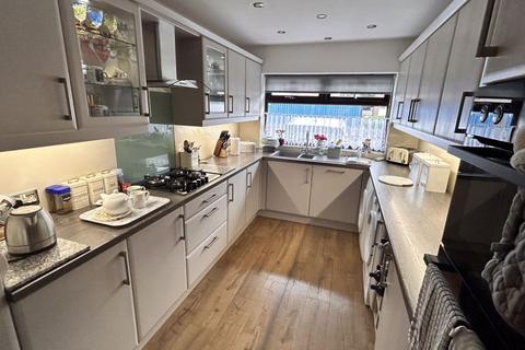 4 bedroom semi-detached house for sale, Stanway Road, West Bromwich, Birmingham, B71 1RN