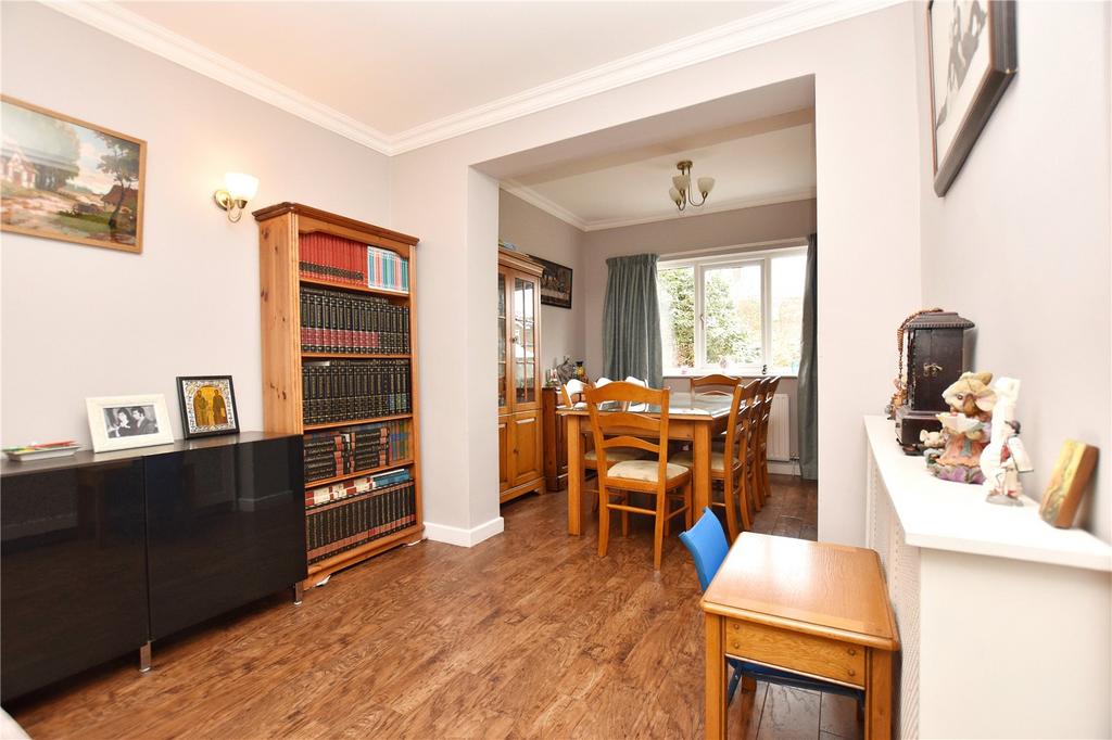 Lounge / Dining Area