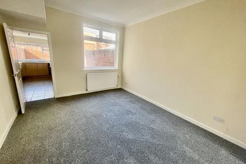 2 bedroom terraced house to rent, Beaumont Street, Bishop Auckland